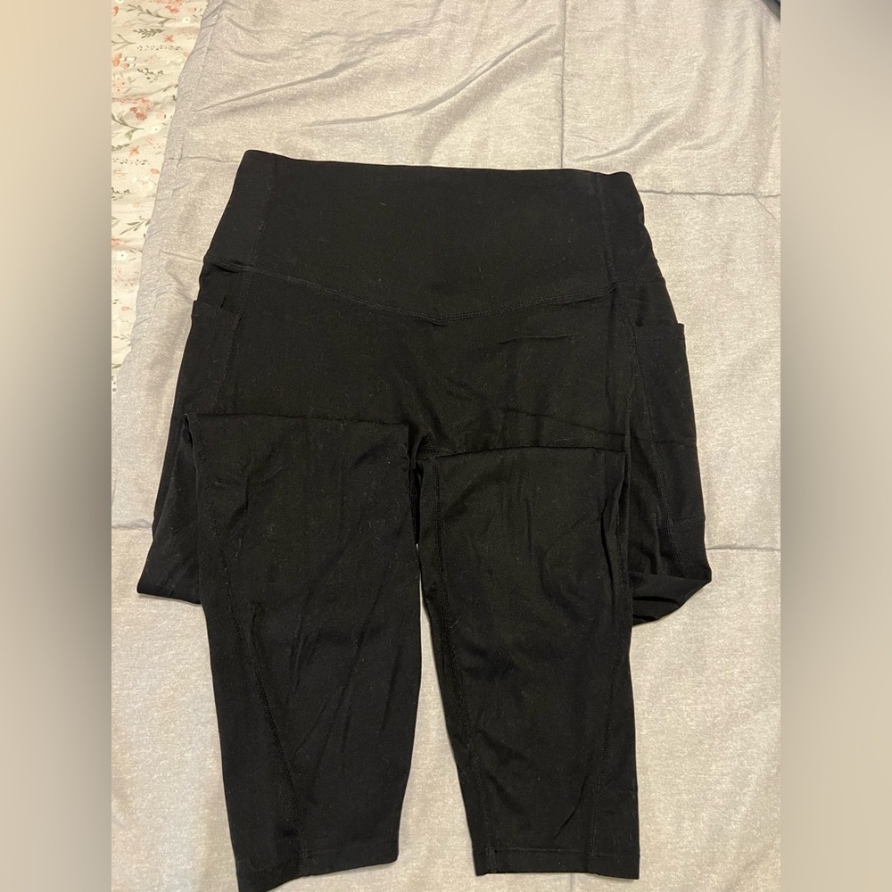 HALARA Black High-Waist Leggings with Side Pockets